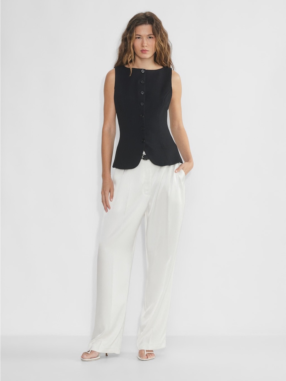 Aritzia The Effortless Pants Satin - Light Birch
